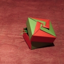Kwadratowe pudełko (Tomoko Fuse)