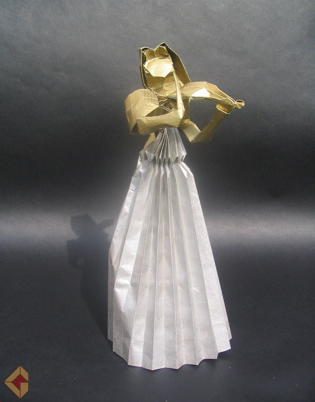 Violinist designed by Hoyjo Takashi and folde by Grzegorz Bubniak